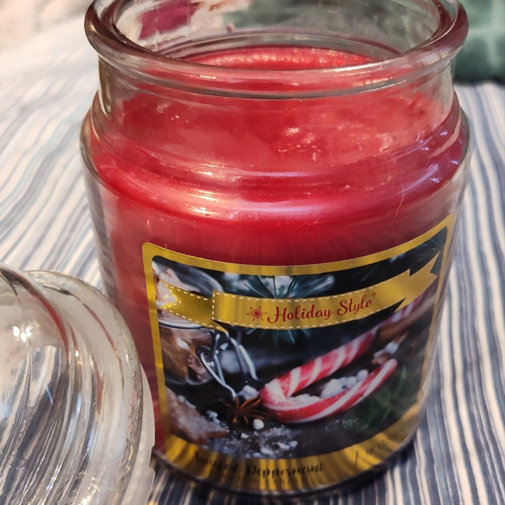 NEW!! HOLIDAY STYLE Candles (Twisted Peppermint) 18oz